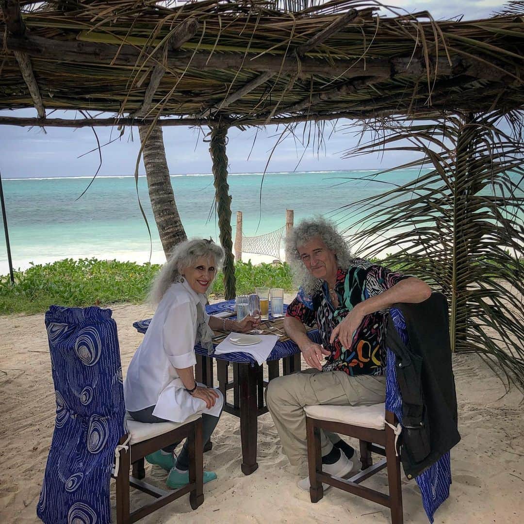 ブライアン・メイさんのインスタグラム写真 - (ブライアン・メイInstagram)「A last special treat from our hosts ... lunch for two on the beach !  Farewell to Zanzibar from these intrepid explorers !!! Thank you, kind and beautiful people of this amazing island. You made us feel so at home.  #Zanzibar  #Baraza  We will miss you.  Bri」6月12日 22時14分 - brianmayforreal