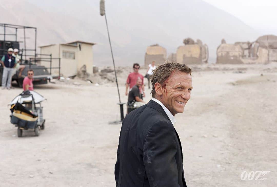 James Bond 007さんのインスタグラム写真 - (James Bond 007Instagram)「Daniel Craig on location in Cobija, Chile which doubled for Bolivia in QUANTUM OF SOLACE (2008). #JamesBond #007 #DanielCraig」6月12日 22時25分 - 007