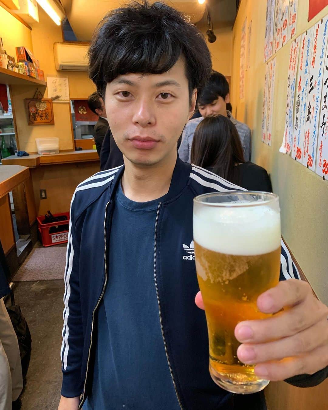 池田真一のインスタグラム：「今日はウォーキングインスタライブデッドお休みして楠見とサイクリングで天満来てます！ ちょっとだけ立ち飲み屋で休憩中！」