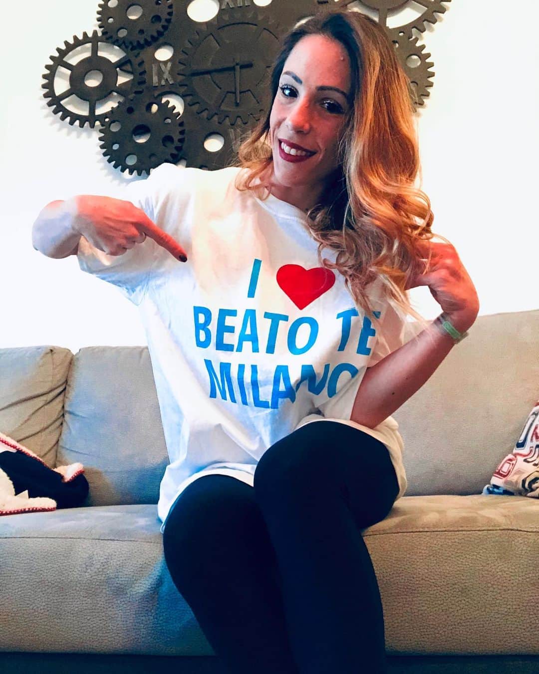 ニコーレ・デラ・モニカのインスタグラム：「Grazie ancora @beatotemilano per la bellissima serata e la mia super torta di compleanno!!! #love #beatotemilano #birthdaygirl #birthdaycake #thankyou #happy #beatotefamily」