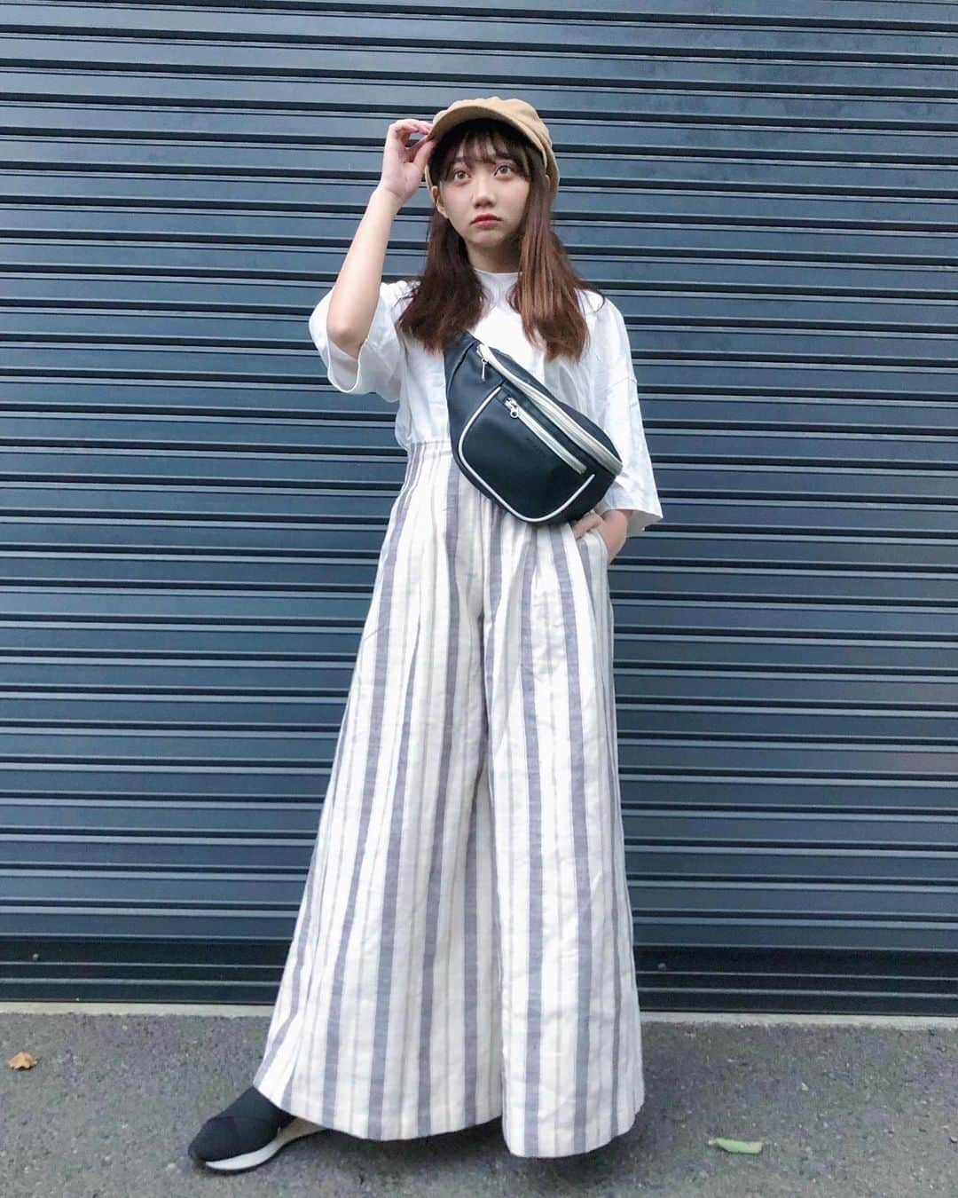 小澤しぇいんさんのインスタグラム写真 - (小澤しぇいんInstagram)「遅めの梅雨入りしましたね〜ぇ☔️ みなさんはいかがお過ごしですか？ 私は寒くて雨が苦手なので猫みたいな生活をしてます🐈 よし！雨止んだ！というタイミングでお買い物する、そんな日のちびっこーでです。 #titivate  #ティティベイト #ストライプリラックスワイドパンツ #titivatestyle #シンプルコーデ #coordinate #ootd #instagood @titivatejp」6月12日 22時34分 - 1217_shane