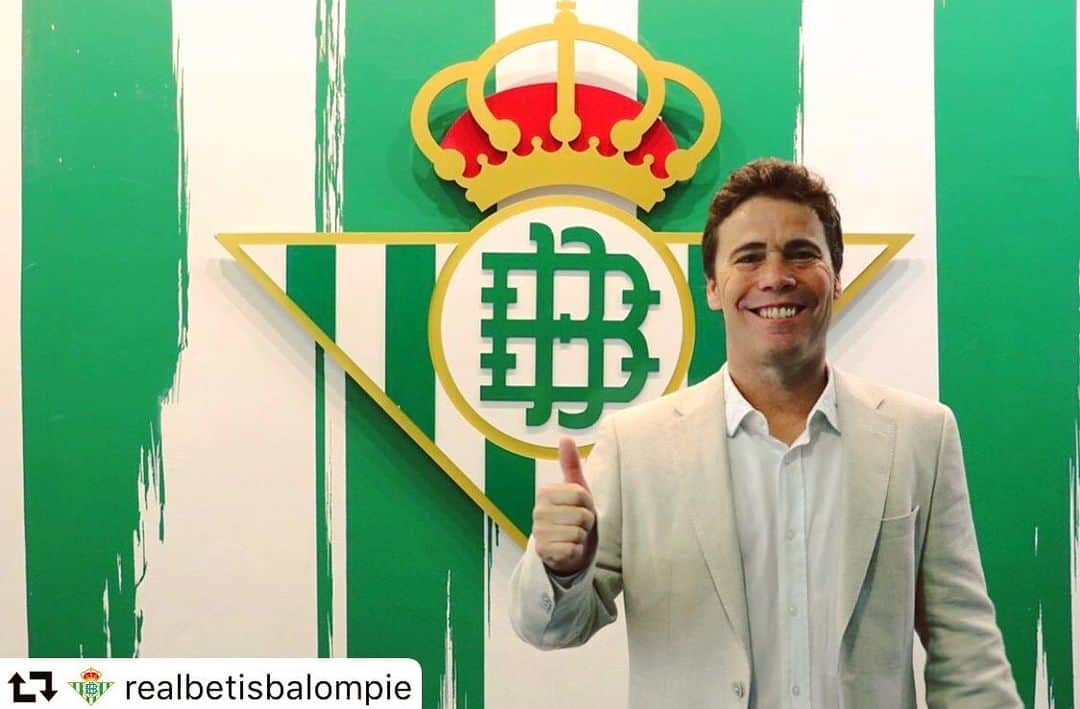 LFPさんのインスタグラム写真 - (LFPInstagram)「🆕 coach on the block! 💚 • #LaLiga #LaLigaSantander #RealBetis #Rubi #Coach #Sign」6月12日 22時26分 - laliga