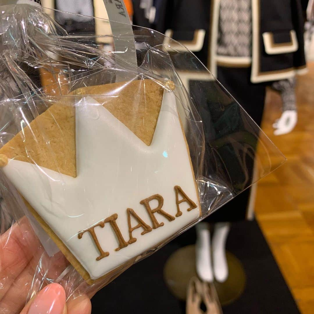 篠原菜月さんのインスタグラム写真 - (篠原菜月Instagram)「先日伺った @tiara_melrose の2019AW展示会✨上品で素敵なお洋服ばかりでした👏💕 秋冬は柄のワンピースにチャレンジしたいなぁ… ・ ・ #tiara#tiaramelrose#2019aw#秋冬展示会#exhibition」6月12日 22時35分 - natsukishinohara