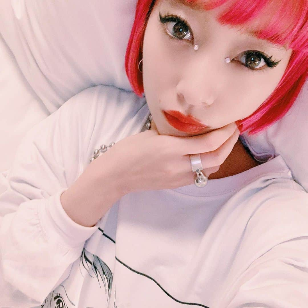 AYAさんのインスタグラム写真 - (AYAInstagram)「🖤ご近所物語🖤  @jouetie_official  海外前にメンテナンスしました eyelash(scrollしてね)  @at.lash_shibuya  いつもよりナチュラルに。 hair  @kashiwamanhair  短めが最近の気分〜🦋 #atlashtop  #pinkhair」6月12日 22時40分 - ayaxxamiaya