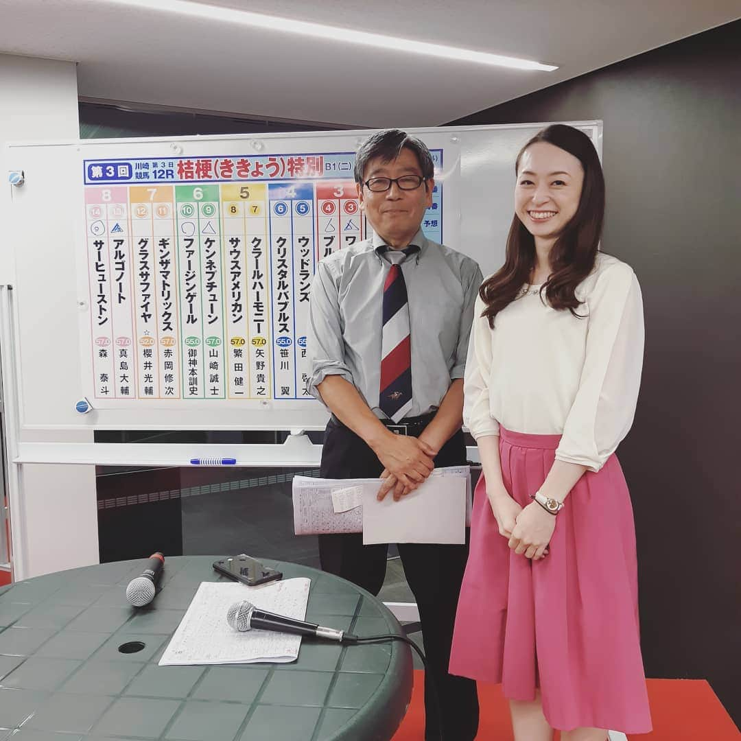 瞳ゆゆさんのインスタグラム写真 - (瞳ゆゆInstagram)「競馬ブックの渡辺さんと、予想ステージでした🐴  今日は最初から一歩前。笑  #関東オークス #予想ステージ #競馬 #宝塚og #アナウンサー #瞳ゆゆ」6月12日 22時59分 - yuyu_hitomi