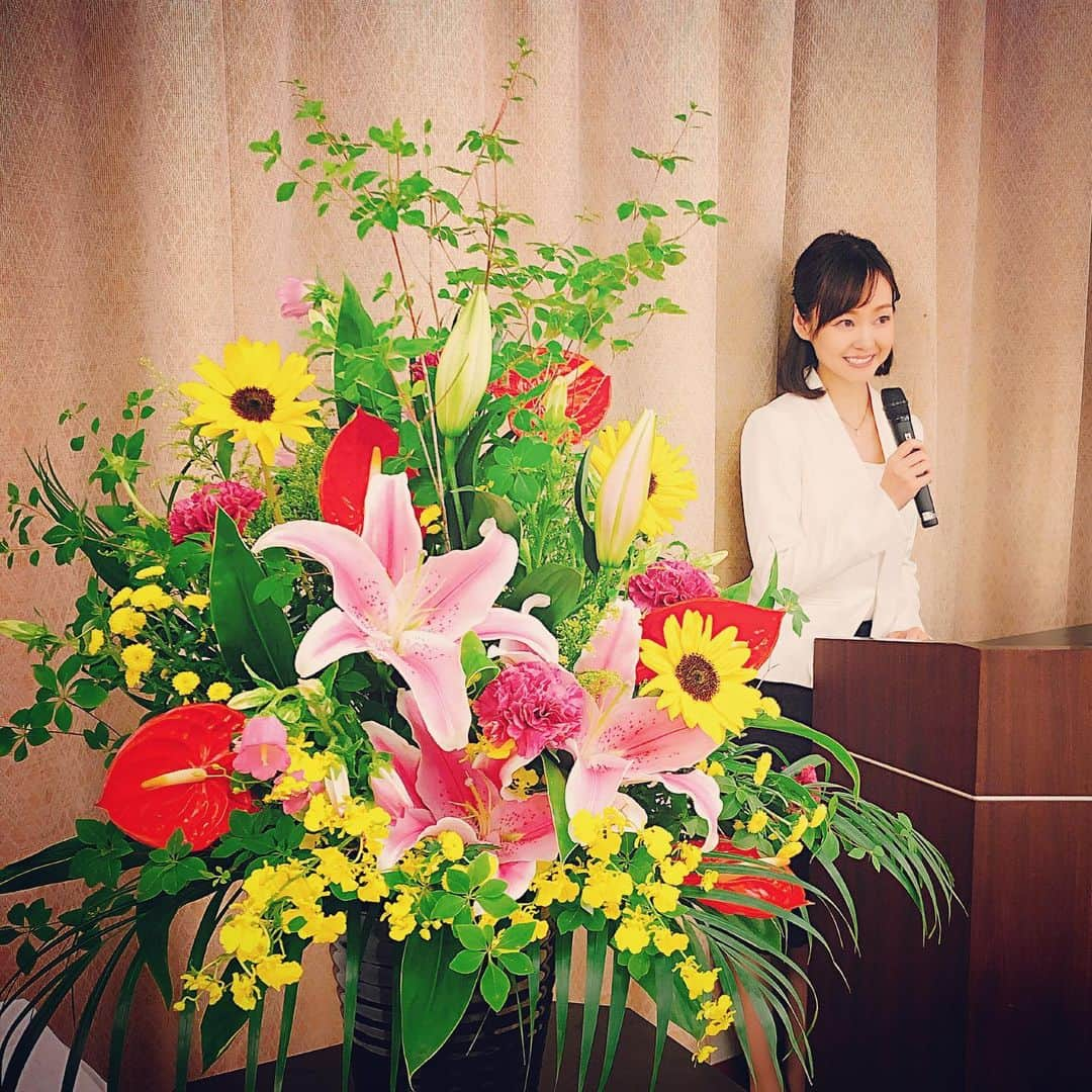 樋田かおりさんのインスタグラム写真 - (樋田かおりInstagram)「【講演会の司会】 本日は日本テレビ「お笑いスター誕生‼︎」の覇者コント山口君と竹田君の講演会。  司会に入らせていただき、お2人をアナウンス。くりぃむしちゅーの有田さんと上田さんが元付き人↑師匠です。  講演会の司会は著名人のプロフィール紹介、イベント全体の尺管理、盛り上げ、ハプニング対応etc.. 司会といっても、いろいろな種類があります♪ どんなイベントも対応できるように日々進化します＾＾ #司会者募集 #著名人 #インタビュー #司会 #式典 #イベント  #パーティ #セミナー #講演会  #有田哲平 #上田晋也  #付き人  #くりぃむしちゅー #日本テレビ #トークナビ #樋田かおり」6月12日 22時57分 - toida_kaori