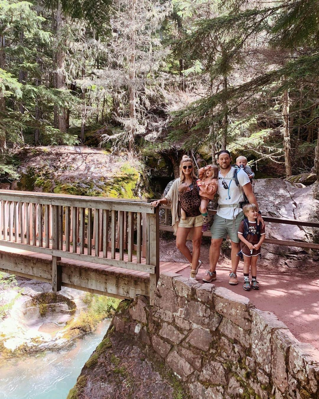 Amber Fillerup Clarkさんのインスタグラム写真 - (Amber Fillerup ClarkInstagram)「From our hike yesterday 😍😍 we did Trail of the Cedars and Avalanche Lake! This view was so insane. It was also a perfect hike for all the kiddos so if you’re visiting the area it’s a fun one. We are staying at @bigmountainhaus in Whitefish and it’s a rental that sleeps 28 people so we invited some family and friends to come stay with us 💃🏼」6月12日 22時57分 - amberfillerup