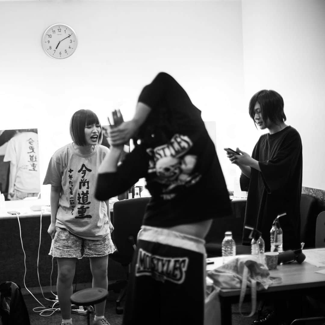 しばたありぼぼさんのインスタグラム写真 - (しばたありぼぼInstagram)「なにかに納得してへんやつが１人だけおる photo by @keijukawase」6月12日 22時59分 - shibata_aribobo