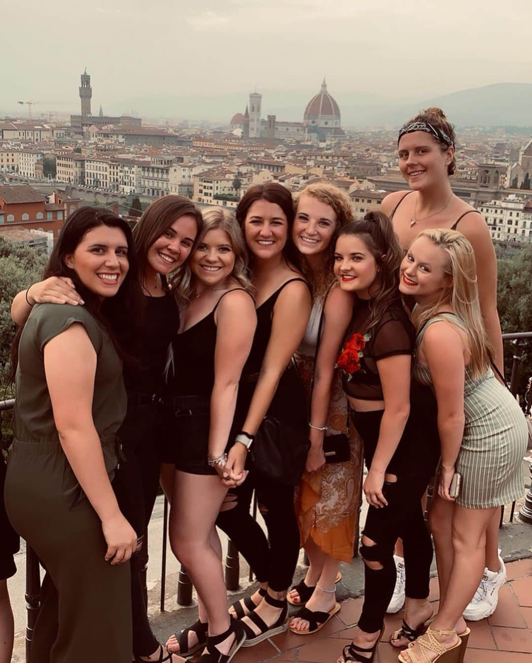 Brooke Marie Hylandさんのインスタグラム写真 - (Brooke Marie HylandInstagram)「A night in Florence is a night well spent 🌹」6月12日 23時06分 - brookehyland