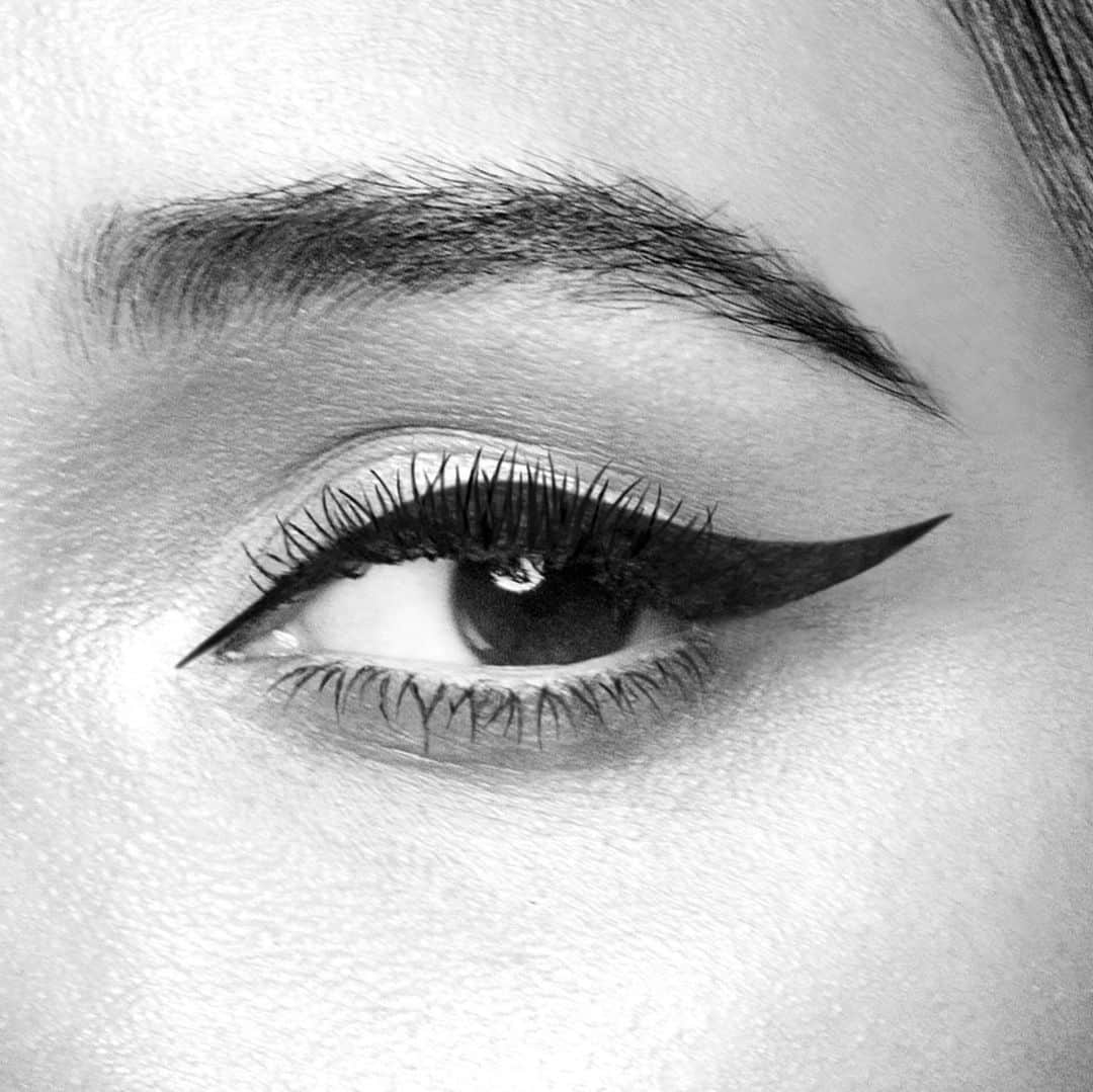 Stila Cosmeticsさんのインスタグラム写真 - (Stila CosmeticsInstagram)「All about the eyes 👁️‍🗨️ Nothing is quite as classic as a winged liner and lush lashes 😍 Our Stay All Day Liquid Eye Liner is a MUST✍️ Check out @revolve & @revolvebeauty to grab yours today! #tripleXXXmascara #sneakpeek #comingsoon #revolve #revolvebeauty」6月12日 23時07分 - stilacosmetics