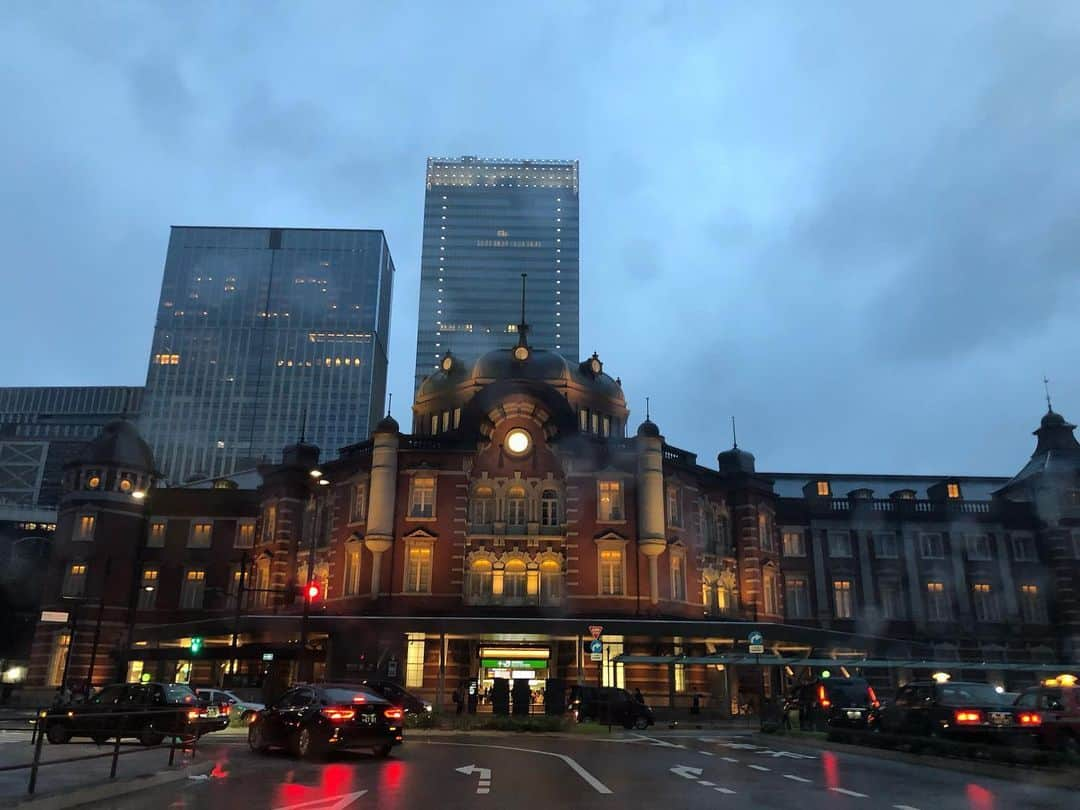 天玲美音さんのインスタグラム写真 - (天玲美音Instagram)「Tokyo Station この写真好き . ジブリのような世界... . MION Heart LOVE＆SMILE #天玲美音 💛 . #drive #car #bike #tokyo #station #tokyostation #rain #photoby #MION #photobyMION #miontenrei #instaphoto #instashot #ジブリの世界 #東京 #東京駅 #東京ステーション #絵のような写真 #空 #景色 #pic #instagood #yolo 💛」6月12日 23時18分 - miontenrei