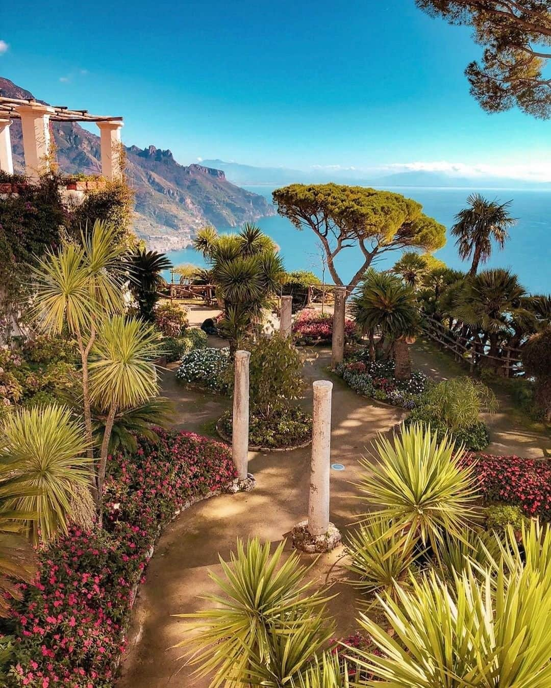 Travel + Leisureさんのインスタグラム写真 - (Travel + LeisureInstagram)「Within the historic center of Ravello is the Villa Rufolo, a stunning example of regional 13th century architecture with beautiful Italianate gardens. Find out how to experience the Amalfi Coast at our link in bio! #tlpicks courtesy of @pinkines」6月12日 23時11分 - travelandleisure