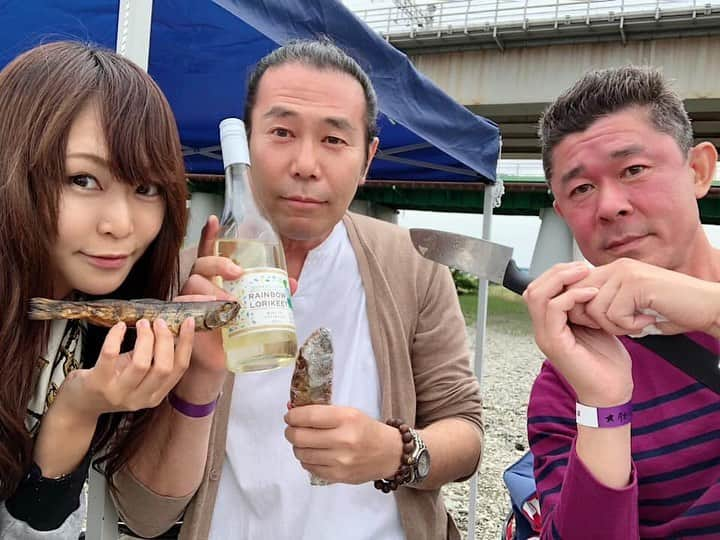 小野さゆりさんのインスタグラム写真 - (小野さゆりInstagram)「#妹尾青洸 さん #モンタナファミリー の活躍する、舞台 #祖国への挽歌 後は  高橋ファミリーと合流して #佐藤康恵 さんの #yasu-con #バーベキュー へ！  #牙狼 #GARO の #邪美  #ウルトラマンネクサス #西条凪 イメージだったけど、 やすえさんはふんわりかわいくておもしろくていつもいやされる😻  息子ちゃん娘ちゃんにも会えてうれしかった❤️ やすえさんとツーショットとりたいってずっともじもじしてたら 俺が声かけてあげるよっていっときながら混ざってきた田中さん笑  またバーベキューイベントとかあるかもしれないから、やすえさんsnsをチェックだよー❤️ やすえさんぱぱお手製あゆの燻製おいしすぎたー❤️(*⁰▿⁰*) 先生が途中合流だったんだけど、 みんなして、ラスボスがくるぞ！ラスボスがくるぞ！と大盛り上がりでした 笑  バーベキュー後の打ち上げで シラフの女の子に 「おのちゃんちいぽこににてるね、は？ち○ぽこ？何言ってんの？」 って言ってもいないのに罪を被せれた挙句 結局てんちむだったっていうカオスで面白い時間でした 笑  しかし、打ち上げでは女の子たちに甘えてからみまくった記憶しかない… 自粛しておとなにならねば…:(；ﾞﾟ'ωﾟ'):ブルブル」6月12日 23時14分 - sayuriono0301