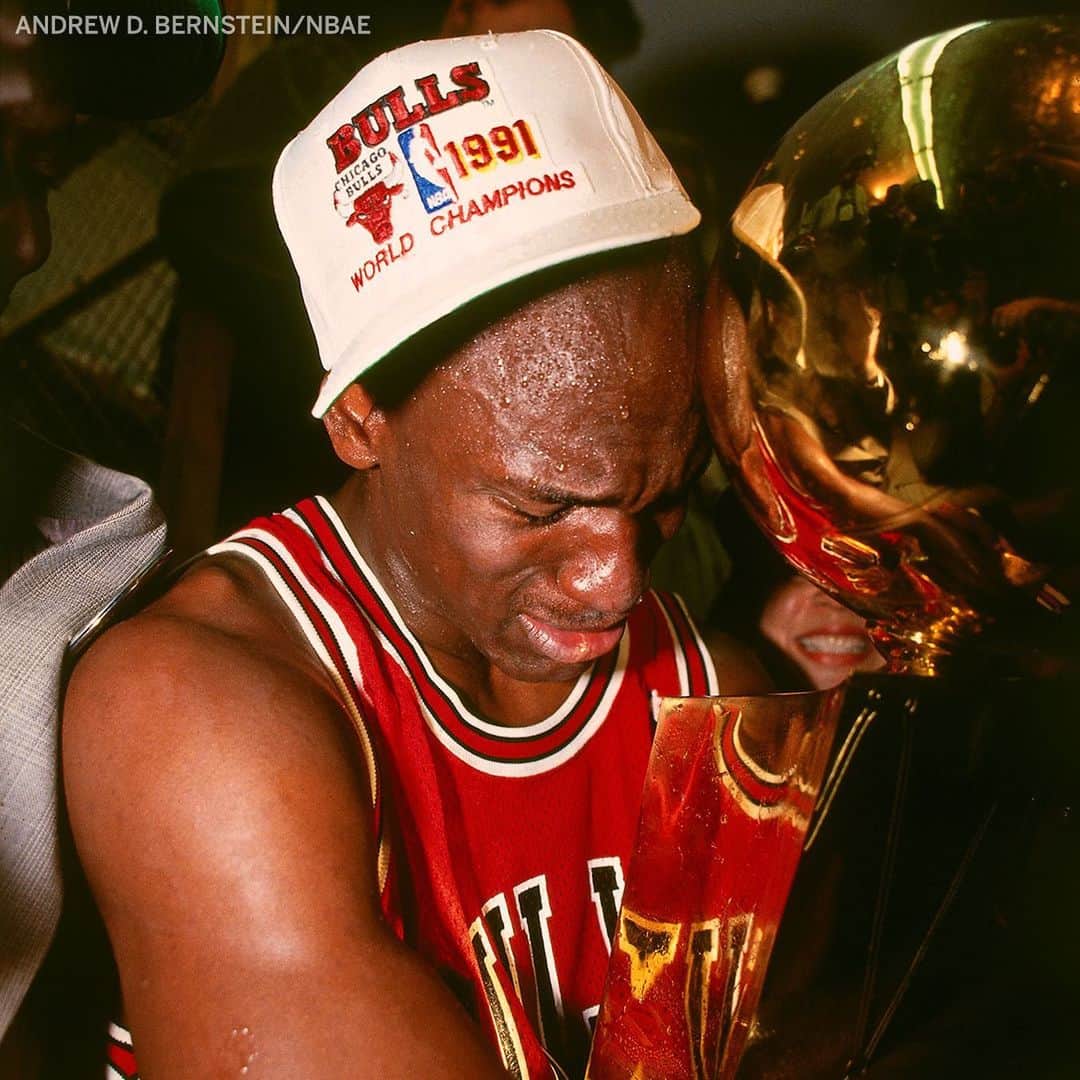 espnさんのインスタグラム写真 - (espnInstagram)「28 years ago, Michael Jordan won his first of 6 NBA titles with the Bulls 🏆🐐(Swipe ➡️)」6月12日 23時15分 - espn
