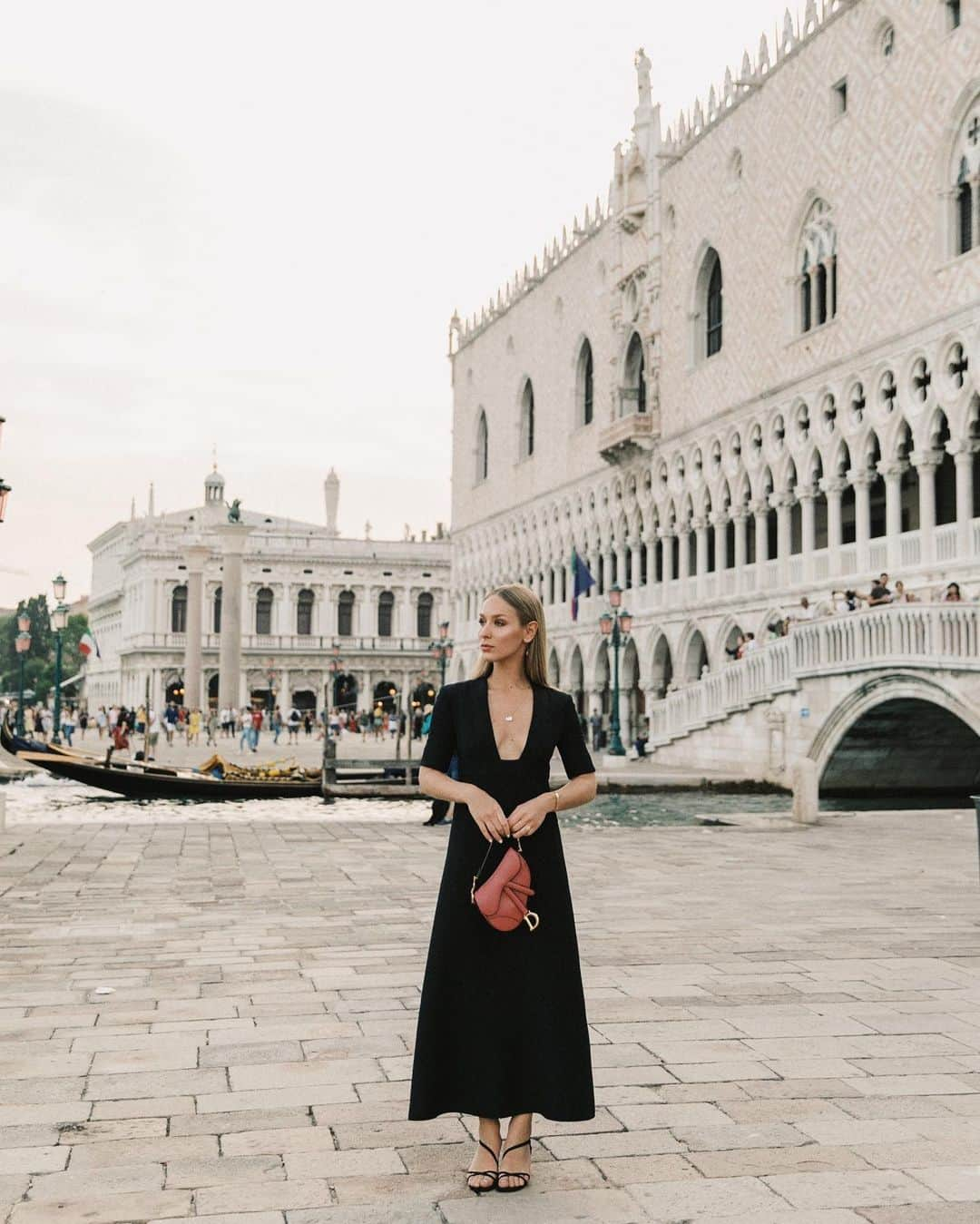 Carin Olssonさんのインスタグラム写真 - (Carin OlssonInstagram)「@Dior bringing some extravagance to Venice in the form of their high jewellery collection Gem Dior ✨ Last night was just magical ♥️ #DiorHauteJoaillerie Photo: @journeyintolavillelumiere (An experience provided by Dior)」6月12日 23時21分 - parisinfourmonths