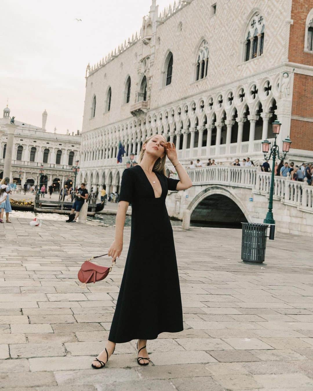 Carin Olssonさんのインスタグラム写真 - (Carin OlssonInstagram)「@Dior bringing some extravagance to Venice in the form of their high jewellery collection Gem Dior ✨ Last night was just magical ♥️ #DiorHauteJoaillerie Photo: @journeyintolavillelumiere (An experience provided by Dior)」6月12日 23時21分 - parisinfourmonths