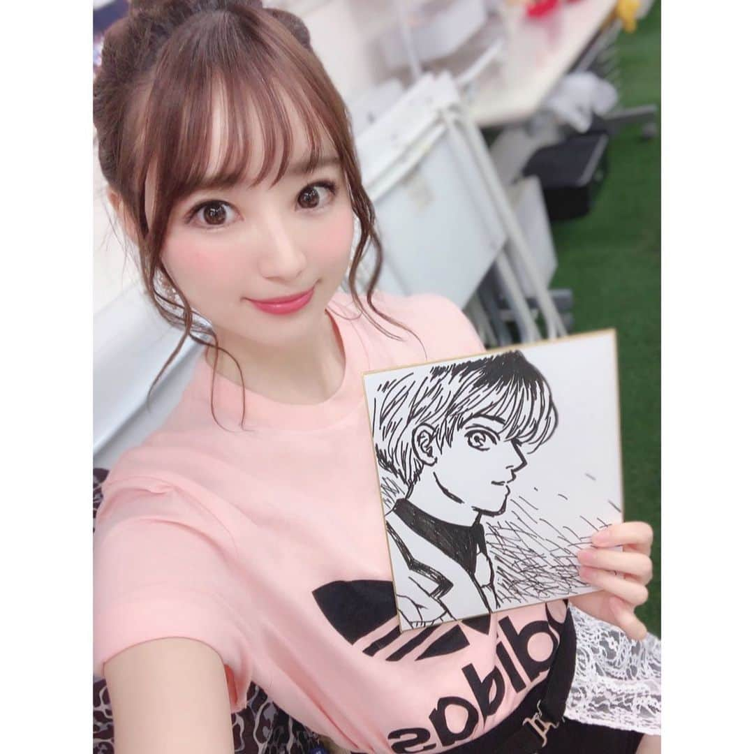 小越しほみさんのインスタグラム写真 - (小越しほみInstagram)「西口向上放送部観てくれたみんなありがとう👨‍💻✨ ・ 今日は大好きな東京喰種reの #佐々木琲世 描いたよ🙈💕 見て描いたけどペンで一発描きにしては我ながら上手く描けたと思う🙆‍♀️ ・ 今喰種カフェに行きたい気持ちでいっぱい😻 喰種レストランも気になる...！🥀 ・ #西口向上放送部 #西口向上委員会 #西口プロレス #マシェバラ配信 #イラスト #illustration #絵 #油性ペン #一発描き #東京喰種 #東京喰種re #オゴ画伯 #オゴ作品 #adidas #お団子ヘア」6月12日 23時21分 - shihomi1129