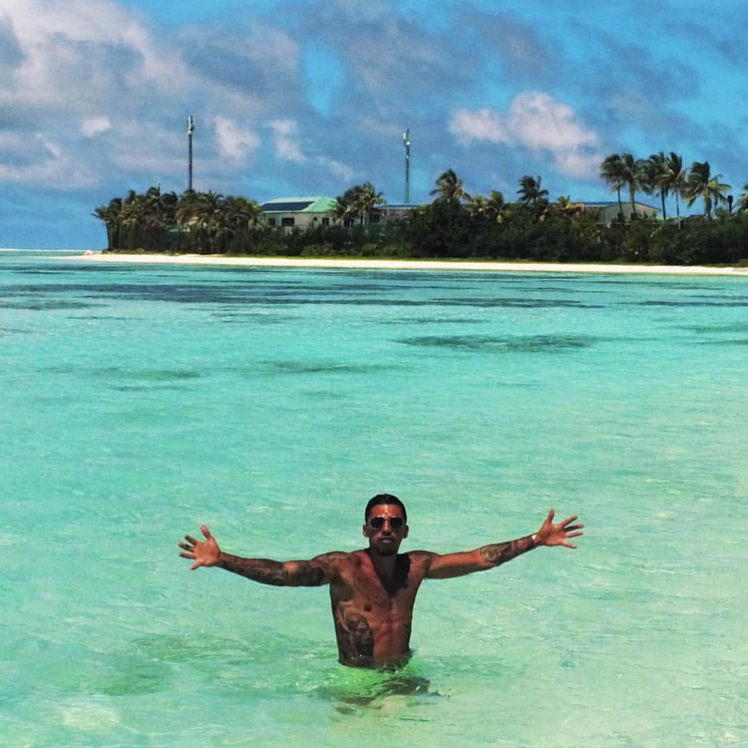 ヨゼ・ホレバスさんのインスタグラム写真 - (ヨゼ・ホレバスInstagram)「Some of the greatest place if ever been, could stay here For longer but the work is nearly ...... !😉 Amazing place ✅ Relaxing ✅ Recharged ✅ #maldives #holiday #island #wifey #2019 #relaxing」6月12日 23時22分 - josecholevas