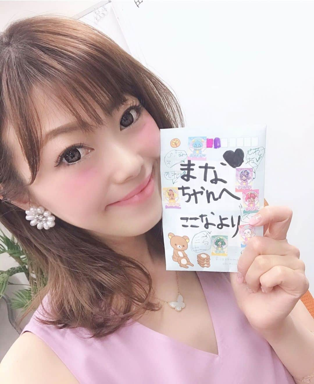 アレルギーナビゲーター 細川真奈 ❤さんのインスタグラム写真 - (アレルギーナビゲーター 細川真奈 ❤Instagram)「#アレルギーナビゲーター . 食物アレルギーもちだということを 外食店の店員さんはもちろんのこと、 友達にもなかなか言えなかったわたしが まさか #食物アレルギー に携わる 活動をし、 仕事をし、 会社を設立するまでになるだなんて ほんと、つい数年前までは 想像すらできませんでした💦 . 人生って本当に不思議。 良いことばかりの人生にしたいけど、 ツライことや 悔しいこと、 悲しいことだって沢山ある。 でも、 その経験があるからこそ、 嬉しいことや 楽しいこと、 幸せなことがとびっきりに感じられるのかも知れない。 . 今日は 食物アレルギーに携わる仕事の中で 個人的にとっても嬉しいことがあり、 打ち合わせ中も嬉し涙を堪えたり、 終わった後もなかなか興奮が冷めなくて大変でした😆💓💦 . #アレルギーっ子の未来は明るい ❣️❣️ …というか、 明るくしたい❣️❣️ . これからも試行錯誤しながら、 遠回りしながらかも知れませんが #アレルギーっ子の笑顔のために パワー全開で頑張ります❤️ . . #卵アレルギー #乳製品アレルギー #山芋アレルギー #ナッツアレルギー #食物アレルギー #アレルギー #大人の食物アレルギー #アレルギーナビゲーター #foodallergy #foodallergies #allergynavigater #日々感謝 #感謝の気持ちを忘れずに イベントや「おしゃべり会」でいただくお手紙、プレゼントはわたしの一生の宝物です😌💕 #ありがとう」6月12日 23時34分 - manahosokawa