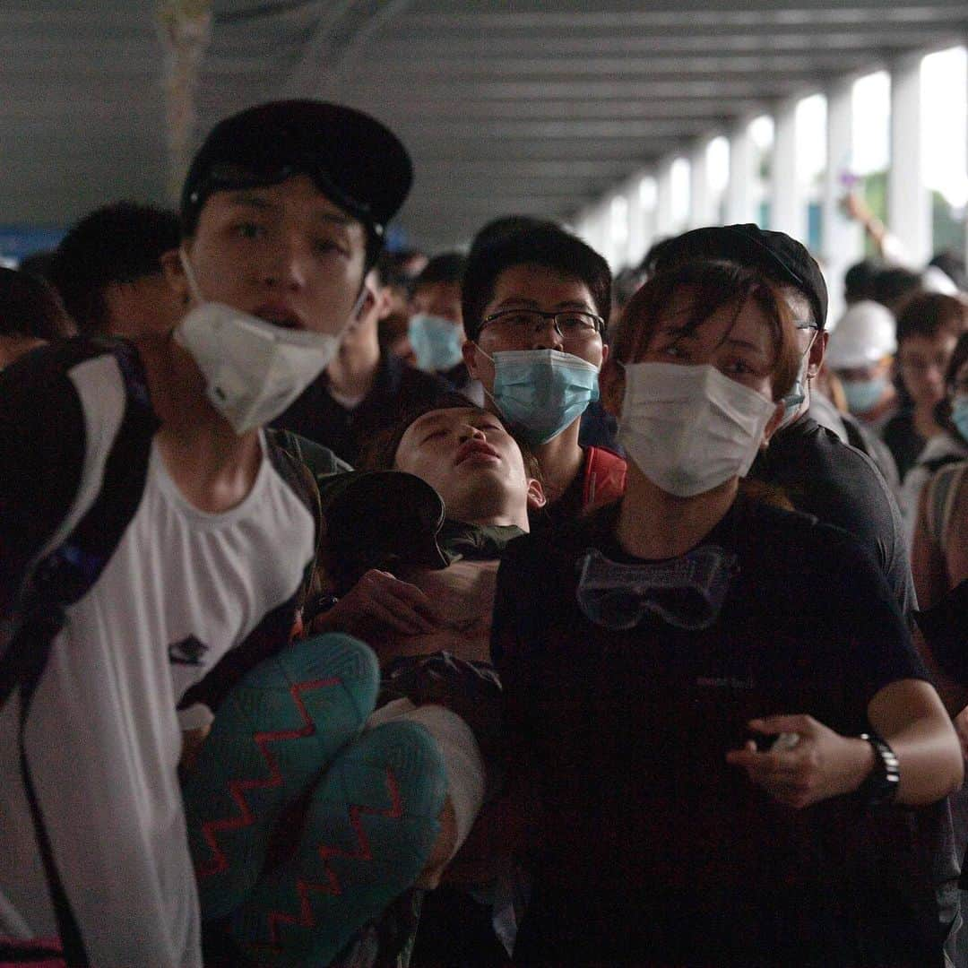 TIME Magazineさんのインスタグラム写真 - (TIME MagazineInstagram)「Police in #HongKong unleashed rounds of tear gas and fired bean bag pellets at protesters on June 12, dispersing large crowds that assembled to demonstrate against a proposed law that would allow for fugitives to be extradited to mainland #China. Protesters said they wanted to signal to the government that opposition to the extradition bill was widespread. “We’re furious, we’re angry, and some of us are afraid, but we’re here anyway," said one protester, Laurie Wen, 48. "This is a chance to do something important." Another, who asked to be called Ms. Ho, said: “At least I can say I came out and fought for the next generation.” She pitched a tent adjacent to the government headquarters and plans to stay there in #protest until the law is withdrawn, or police forcibly remove her. Read more at the link in bio. Photographs by Kin Cheung—@apnews, @daledelarey—@afpphoto/@gettyimages (2, 5), @antwallace—@afpphoto/@gettyimages (3, 4)」6月12日 23時27分 - time