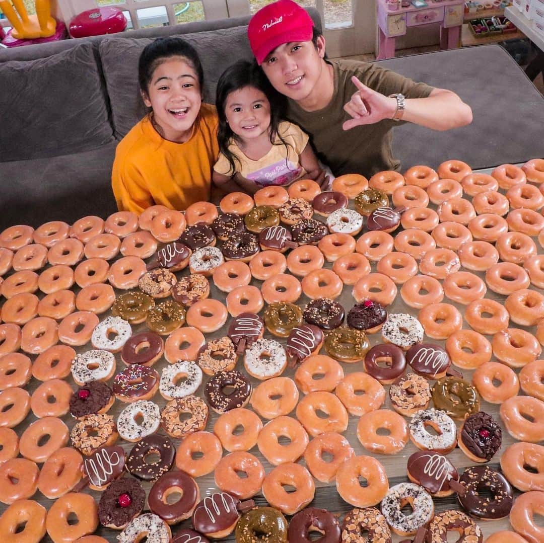 Niana Guerreroさんのインスタグラム写真 - (Niana GuerreroInstagram)「new vlog! 🔥check out how we celebrated 6M YT subs! 🍩💕」6月12日 23時29分 - nianaguerrero