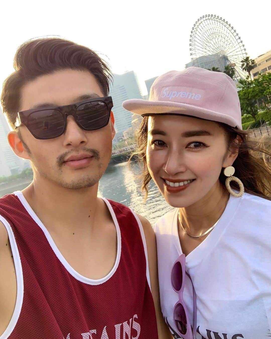 柴田翔平のインスタグラム：「明日は6/15に江ノ島にオープンする、日本で初めての海が見えるペントハウスのランドリー施設 Baluko Laundry Place江ノ島 @balukolaundryplace のレセプションイベントで仁香と一緒にトークショーに参加してきます😊 僕はトークショーとイベントでのスチール撮影、ムービー撮影も同時に行うのでそちらもお楽しみー📸🎥🤲 海のすぐ側にあってランドリールームや自転車、バイクのストレージスペースだったりカフェスペースがあったりと都内から通う方や湘南在住の人にも便利なスポットが江ノ島にオープンします！ 明日行くのも楽しみ😆✌️ 残念ながら明日のイベントは招待制となってるのですが、イベントの様子は明日随時お伝え致します😊✌️ #balukolandryplace #江ノ島 #nicashoheylife #shoheyphoto #shoheyfilm」