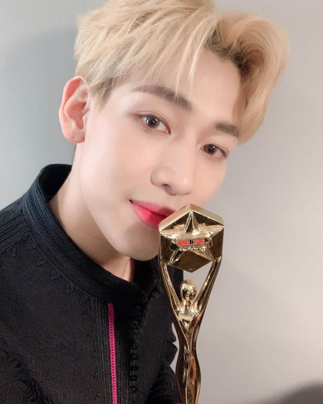 BamBam のインスタグラム：「ขอบคุณสำหรับความพยายามของ ทุกคนนะครับ ความพยายามนี้ เป็นจริงแล้วนะครับ❤️ #IGOT7」