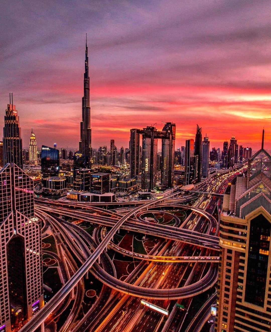 ドバイのインスタグラム：「#Dubai Magical Sunset 📷:@raihanhamid_photography」