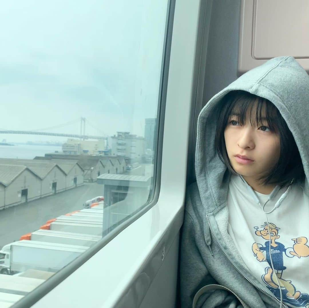 森七菜さんのインスタグラム写真 - (森七菜Instagram)「移動中〜🚝 #音楽聴きながら #たそがれ中〜 #もりなな #森七菜」6月12日 23時46分 - morinana_official