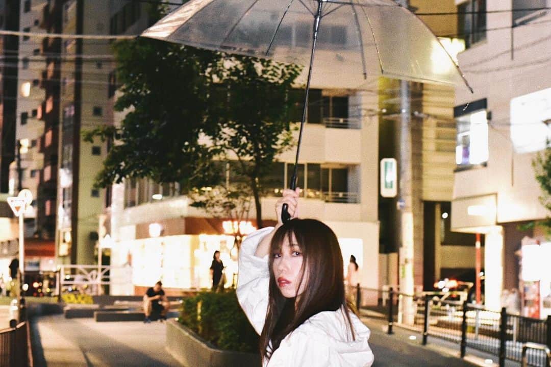 蔭山浩美さんのインスタグラム写真 - (蔭山浩美Instagram)「梅雨だねぇ 今日やっとお気に入りの日傘にもなって、傘にもなるやつ買えました。」6月12日 23時48分 - hiromi_kageyama