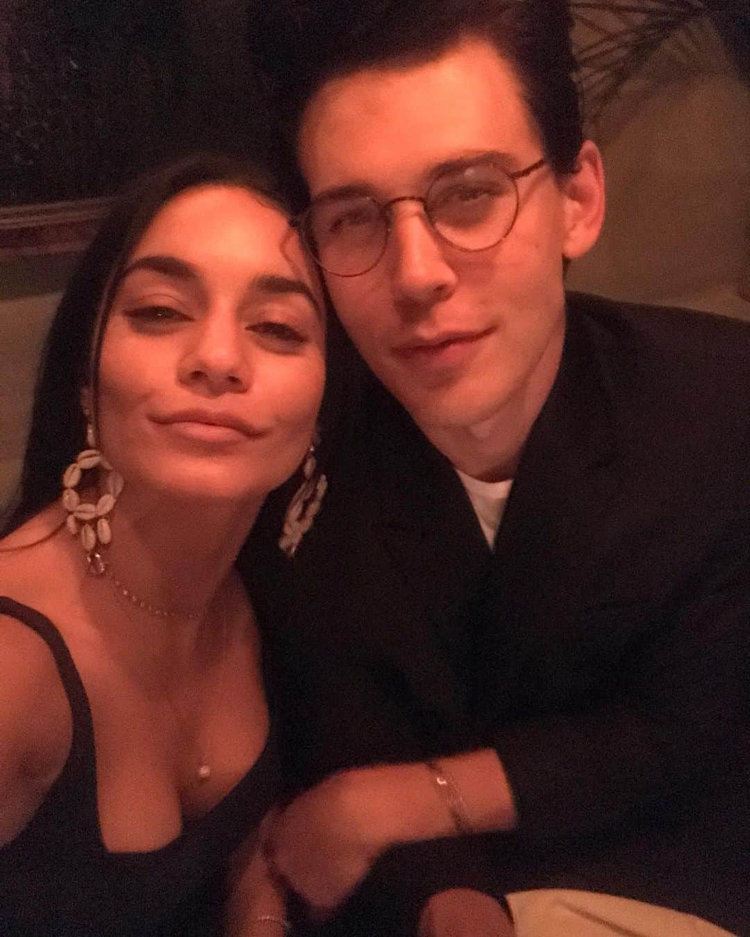 ヴァネッサ・ハジェンズさんのインスタグラム写真 - (ヴァネッサ・ハジェンズInstagram)「Date night with @austinbutler 🥰🥰🥰」6月12日 23時51分 - vanessahudgens