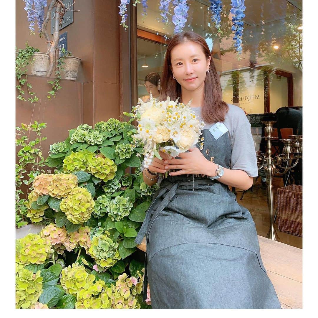 ハン・ウンジョンさんのインスタグラム写真 - (ハン・ウンジョンInstagram)「. . 오랜시간작업...😂 . 그래도 꽃은 진리다... . 메킷메킷~~^^🌷🌱🌸 . 제가 만들어 드릴께요~^^ . #다감언니 . #한다감」6月12日 23時54分 - dagam_han