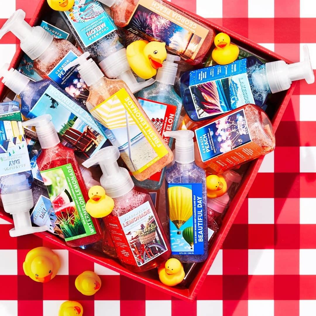 Bath & Body Worksさんのインスタグラム写真 - (Bath & Body WorksInstagram)「Nothing's better than a little mid-week dive into the Sale bins! Leave a ❤️ if you're shopping $3 Select Hand Soaps! #WeLoveSale」6月13日 0時00分 - bathandbodyworks