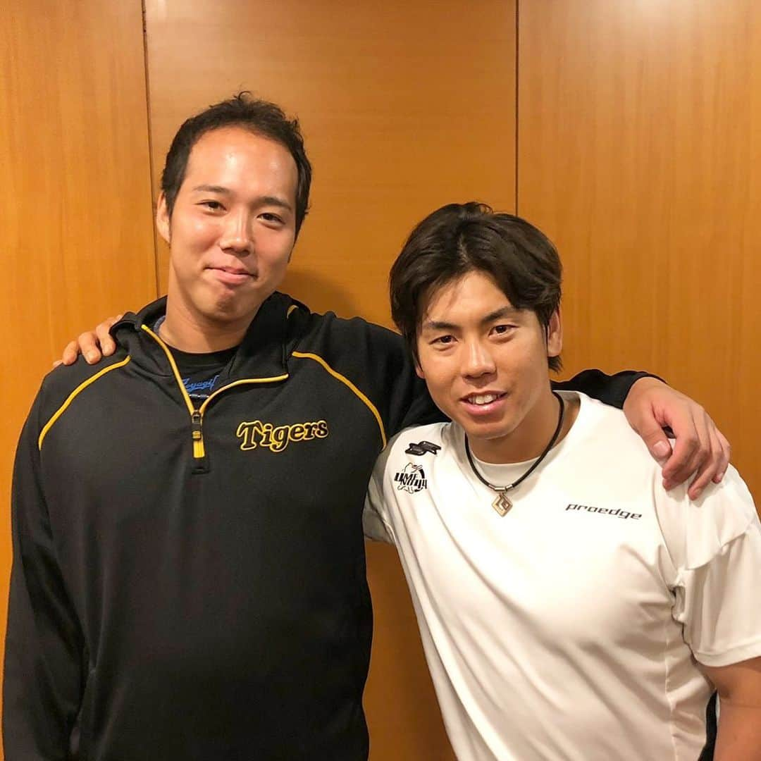 阪神タイガースさんのインスタグラム写真 - (阪神タイガースInstagram)「そして青柳投手と梅野選手！ナイスバッテリーでした！ #青柳晃洋 選手 #ナイスピッチング ✨ #梅野隆太郎 選手  #ナイスバッテリー ✨ #阪神タイガース #ぶち破れオレがヤル」6月13日 0時12分 - hanshintigers_official