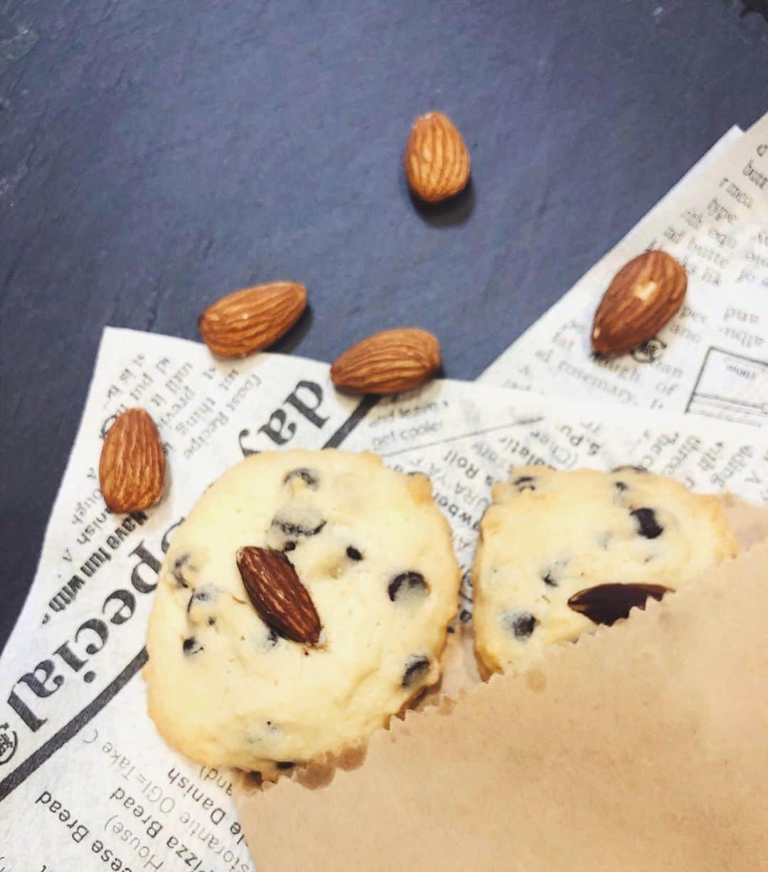 福岡聖菜さんのインスタグラム写真 - (福岡聖菜Instagram)「ほんの気持ち。  頑張っている人に 少しでも喜んでもらいたい、 なにかできるといいな。 そんな気持ちを込めて ひとつひとつ作るクッキー。 作るのも食べるのも大好きなんだ  #手作りクッキー #クッキー #おかし作り  #差し入れ #ステラおばさん」6月13日 0時23分 - seina___ff