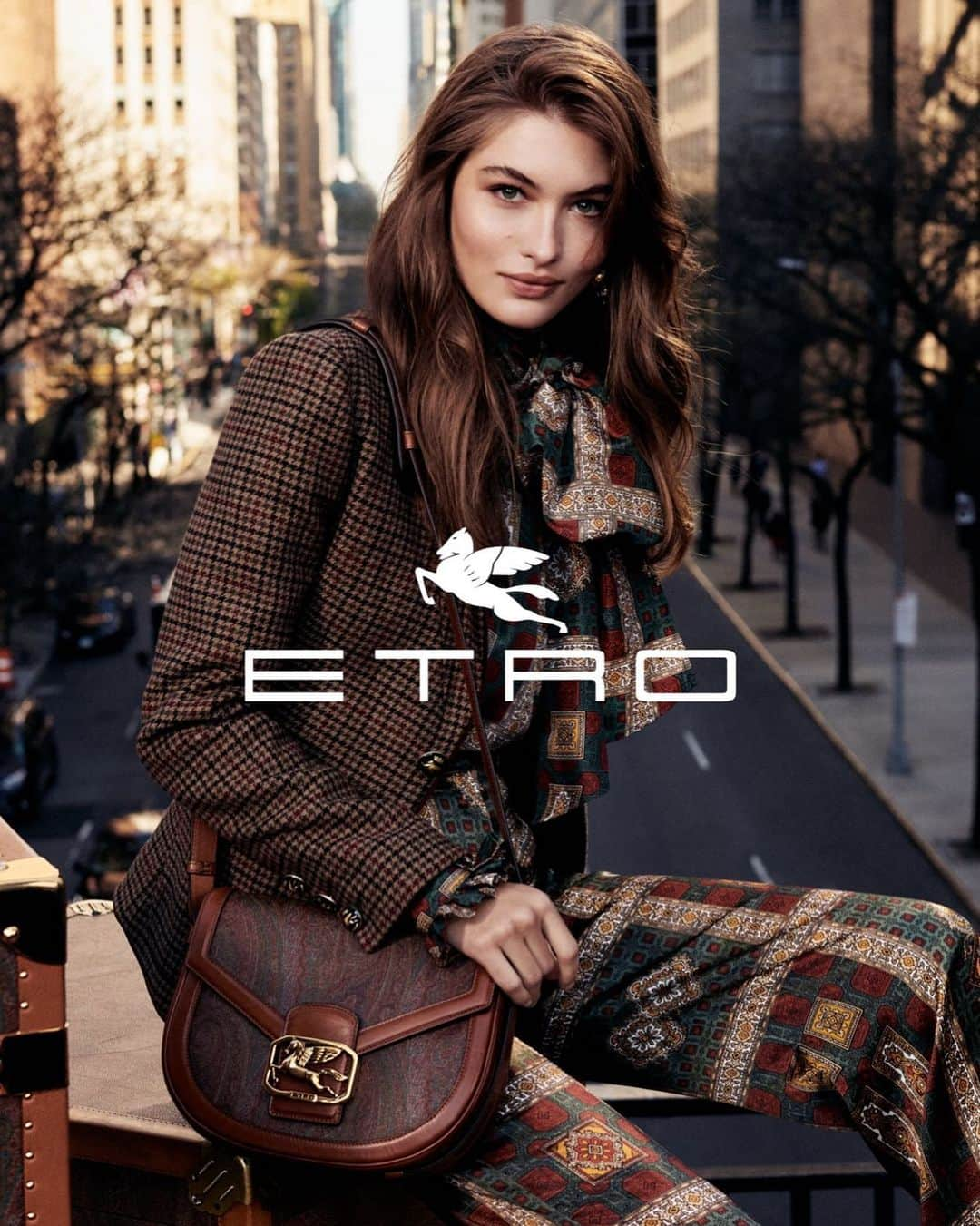 エトロさんのインスタグラム写真 - (エトロInstagram)「GRACE Calling all dreamers, travelers and free spirits. The #Etro journey does not end or start here, it continues… ⠀⠀⠀⠀⠀⠀⠀⠀⠀ #EtroFW19 #EtroInNYC #EtroEverywhere #PegasoBag ⠀⠀⠀⠀⠀⠀⠀⠀⠀ Photographer: @cassblackbird Stylist: @georgecortina Talent: @lovegrace_e Creative Director: @macsiotti Casting Director: @pg_dmcasting Make Up Artist: @romyglow Hair Stylist: @estherlangham Location: Manhattan, New York」6月13日 0時23分 - etro