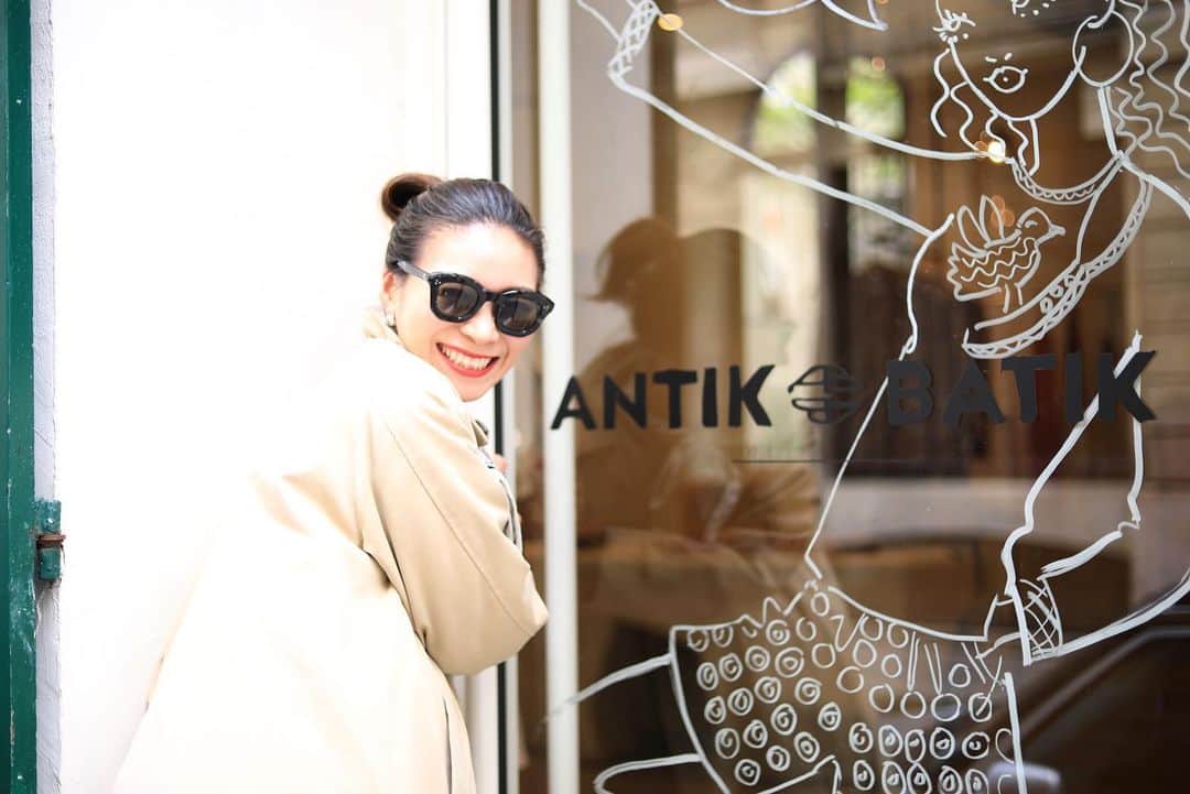 大日方久美子さんのインスタグラム写真 - (大日方久美子Instagram)「・ ここもパリに来たら絶対に行きたかった場所❤️🇫🇷 ・ 私の原点 @antikbatik_paris 🇫🇷 ・ このブランドから私のファッション人生が始まりました。 ・ ・ #kumitravelstyle  #antikbatik」6月13日 0時29分 - kumi511976