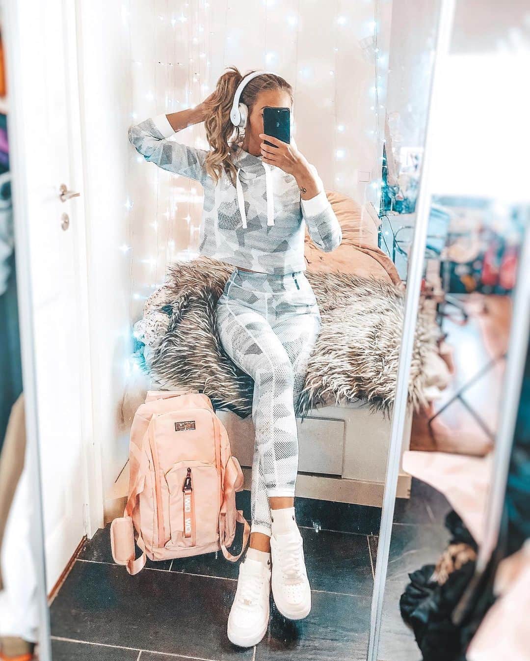Keelaのインスタグラム：「Besatt av träningskläder 🙌🏻💦」