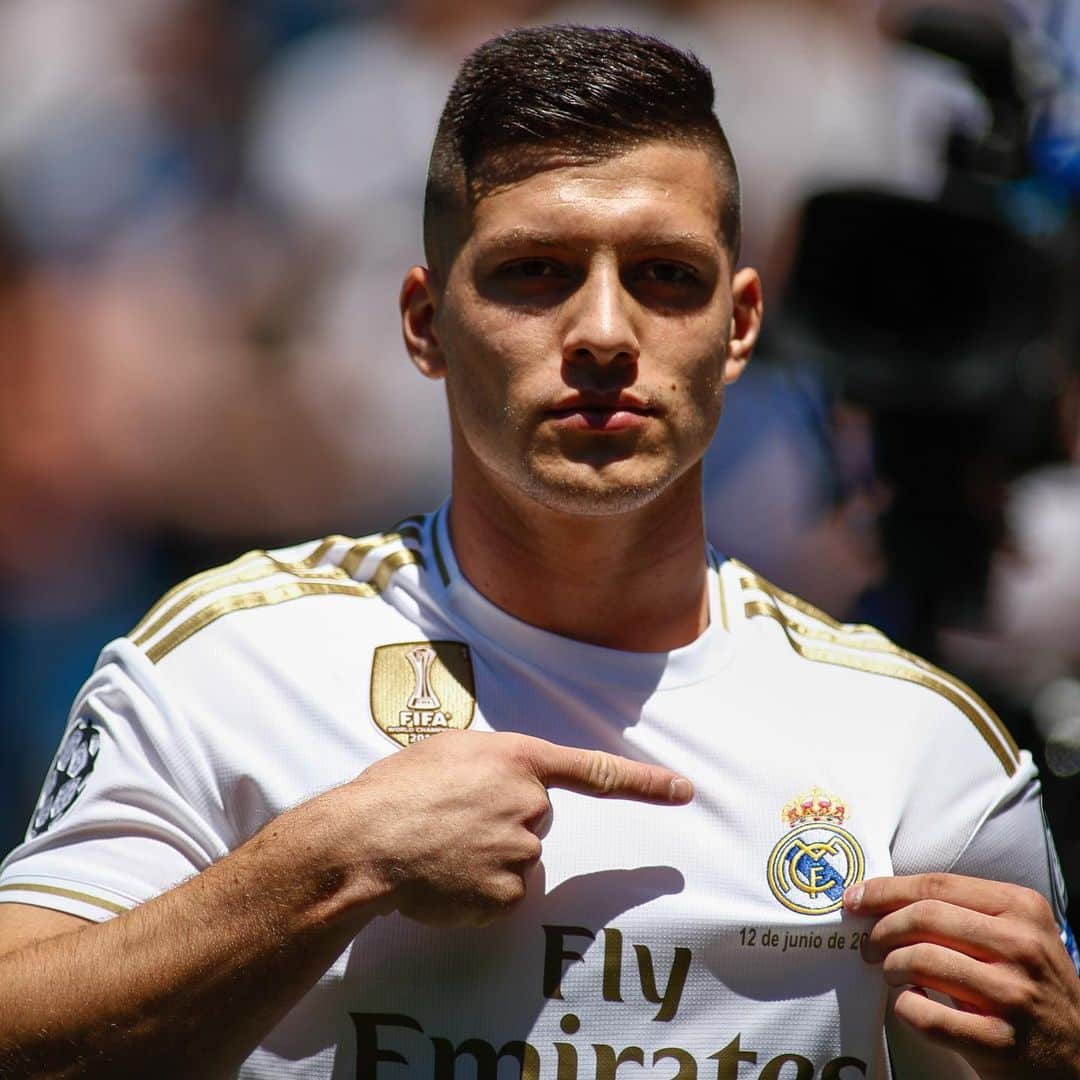 のインスタグラム：「. New Striker is Here! （2019.06.12） . 📷Photo by Europa Press News/Europa Press via Getty Images . #ヨビッチ #LukaJovic #Jovic #レアルマドリード #RealMadrid #HalaMadrid #ラリーガ #LaLiga #football #futbol #サッカー #⚽️ #サッカーキング」