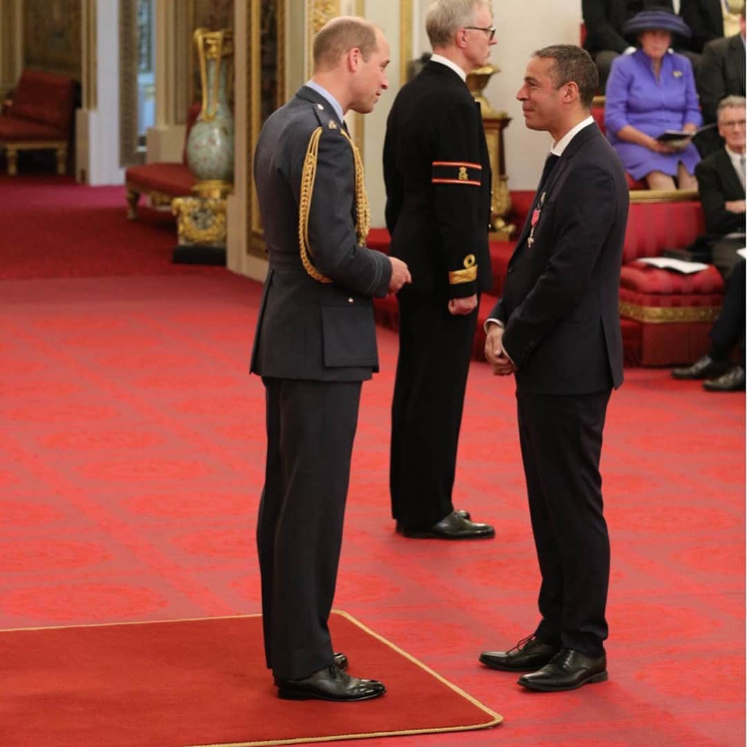 ロイヤル・ファミリーさんのインスタグラム写真 - (ロイヤル・ファミリーInstagram)「Today, The Duke of Cambridge presented more than 70 awards in recognition of outstanding achievements and services to the UK during an Investiture Ceremony at Buckingham Palace.  Captain Hannah Winterbourne was decorated with an MBE. Hannah served as an officer of the British Army with the Royal Electrical and Mechanical Engineers and was deployed to Afghanistan, Kenya and Canada. She became the highest ranking transgender soldier and an advocate for LGBT rights.  Dr Malik Ramadhan received an OBE for his services to Healthcare. Malik was the resuscitation room commander at the Royal London Hospital on the night of the London Bridge attacks.  Sir Michael Palin received his Knighthood for Services to travel, culture and geography. 📸 Press Assiciation」6月13日 0時41分 - theroyalfamily