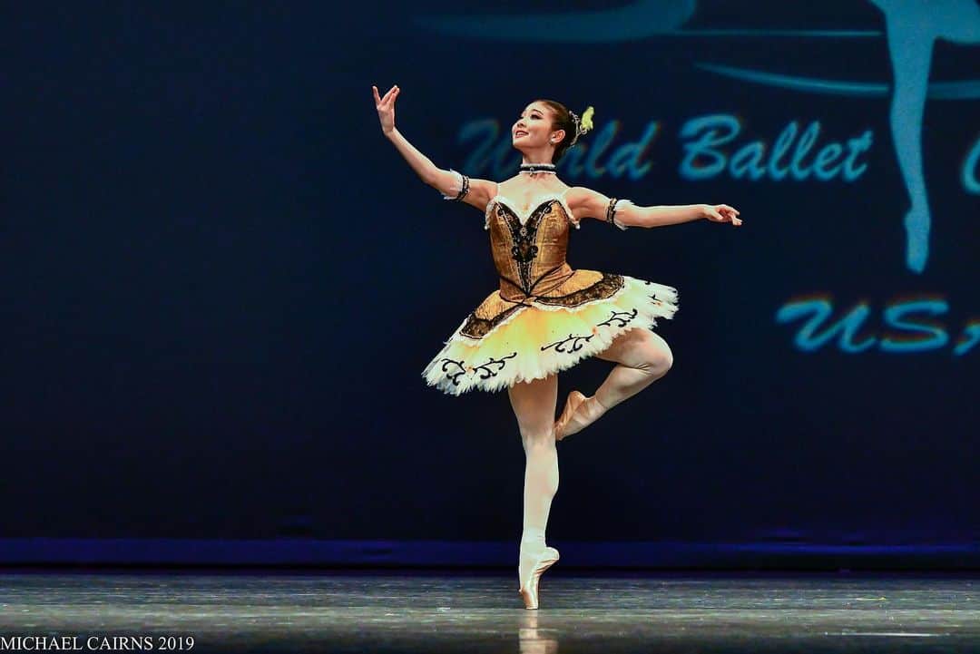 のインスタグラム：「. Finally done with GCSE feels like 🎊☺️ Thank you for the photo @mcairnsphoto 💖 #satanella #worldballetcompetition #ballet」