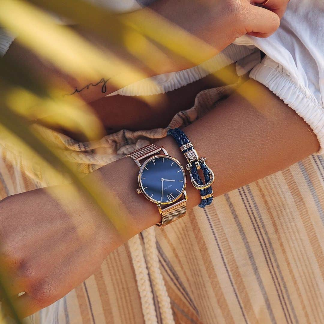 PAUL HEWITTさんのインスタグラム写真 - (PAUL HEWITTInstagram)「Blue and golden beach day essentials. 🌊🌴⚓️ #getAnchored #paulhewitt #sailor #phinity __ #beachday #watch #bracelet #gold #golden #details #womenslook #summerstyle #summerfeeling #oceanlove #maritime」6月13日 1時02分 - paul_hewitt