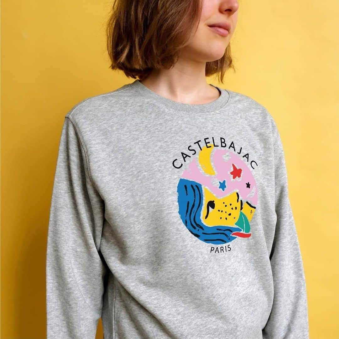 のインスタグラム：「Les Element'Air s'évadent de leur cadre pour rejoindre Po'éthiquement le dressing de chacun. Toutes nos collections sont unisexes, alors vous aussi partagez l'HappyCulture !  Craquez pour notre nouvelle collection capsule "Element'Air". The Element'Air escapes from their frames for joinging Po'ethicaly your dressing. All of our collection are unisex, so you can also share HappyCulture! Succumbe for our new capsule collection "Element'Air". #Castelbajac #HappyCulture  #Castelbajac #Paris #Fashion #Brand #Designer #Capsule #Collection #ElementAir #Newcollection」