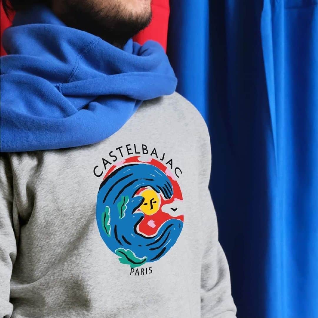 のインスタグラム：「Les Element'Air s'évadent de leur cadre pour rejoindre Po'éthiquement le dressing de chacun. Toutes nos collections sont unisexes, alors vous aussi partagez l'HappyCulture !  Craquez pour notre nouvelle collection capsule "Element'Air". The Element'Air escapes from their frames for joinging Po'ethicaly your dressing. All of our collection are unisex, so you can also share HappyCulture! Succumbe for our new capsule collection "Element'Air". #Castelbajac #HappyCulture  #Castelbajac #Paris #Fashion #Brand #Designer #Capsule #Collection #ElementAir #Newcollection」