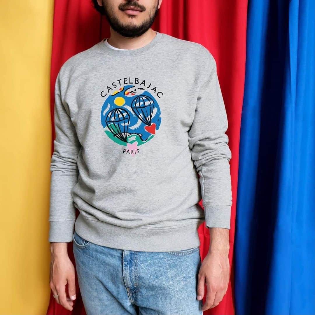 のインスタグラム：「Les Element'Air s'évadent de leur cadre pour rejoindre Po'éthiquement le dressing de chacun. Toutes nos collections sont unisexes, alors vous aussi partagez l'HappyCulture !  Craquez pour notre nouvelle collection capsule "Element'Air". The Element'Air escapes from their frames for joinging Po'ethicaly your dressing. All of our collection are unisex, so you can also share HappyCulture! Succumbe for our new capsule collection "Element'Air". #Castelbajac #HappyCulture  #Castelbajac #Paris #Fashion #Brand #Designer #Capsule #Collection #ElementAir #Newcollection」
