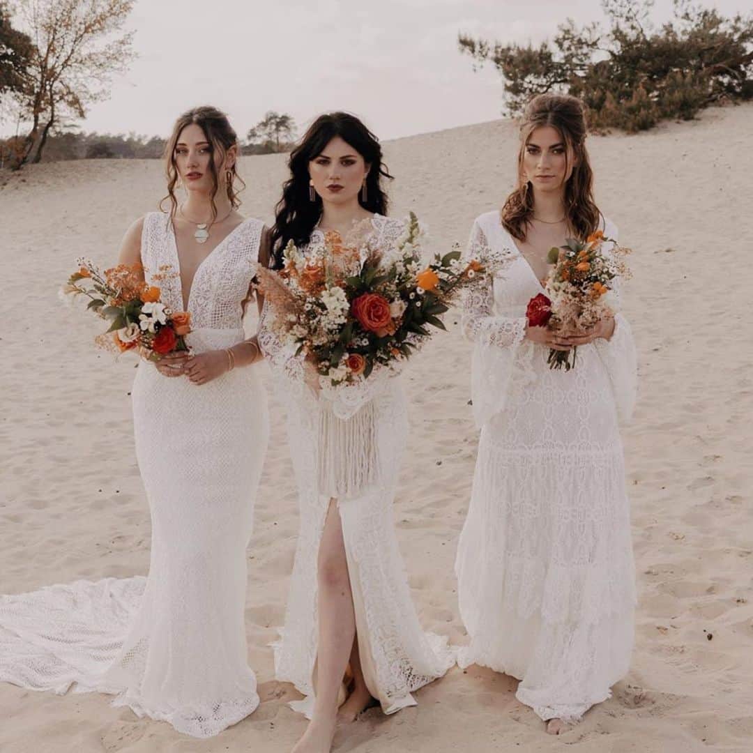 のインスタグラム：「@modernromancebridal BRIDES💕 our MUSETTA dress in bohemian white💕#theboheimanbride #visitkiteandbutterfly #madeincalifornia🇺🇸 #destinationwedding #laceweddingdresses @lisannejagerphotography」