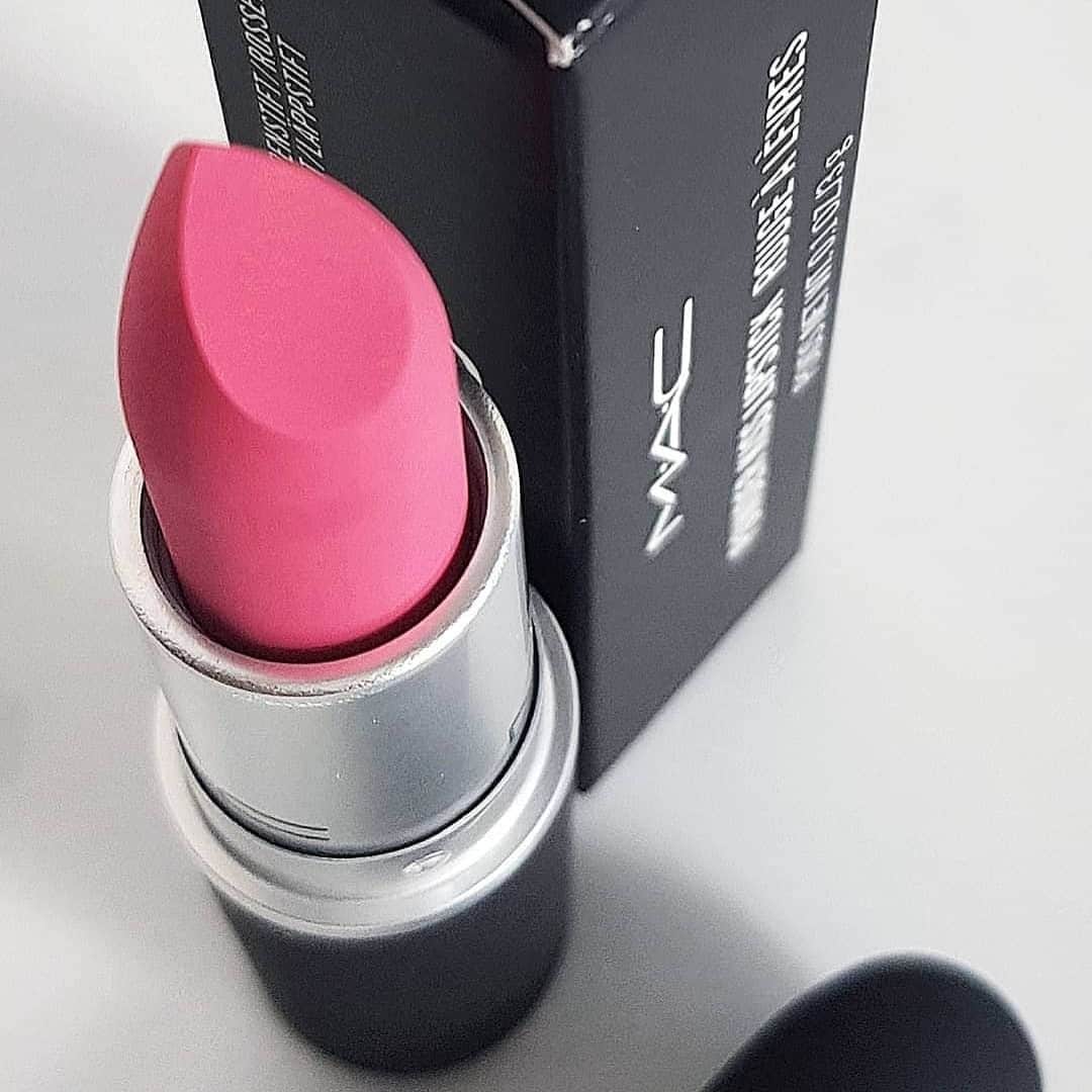 M•A•C Cosmetics Franceさんのインスタグラム写真 - (M•A•C Cosmetics FranceInstagram)「M·A·C - POWDER KISS💄 @virginie._g a décidé de porter le rouge à lèvres "Sexy, but sweet", un superbe rose au fini mat hydratant. Dites-nous en commentaire votre rouge à lèvres du jour ! 😎 #maccosmetics #maccosmeticsfrance #macpowderkiss #powderkiss #macsexybutsweet #lipstick」6月13日 1時00分 - maccosmeticsfrance