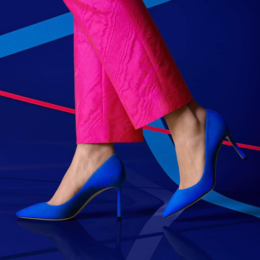 Jimmy Chooさんのインスタグラム写真 - (Jimmy ChooInstagram)「Add a modern take to an icon with our ROMY pumps in electric blue #JimmyChoo」6月13日 1時00分 - jimmychoo