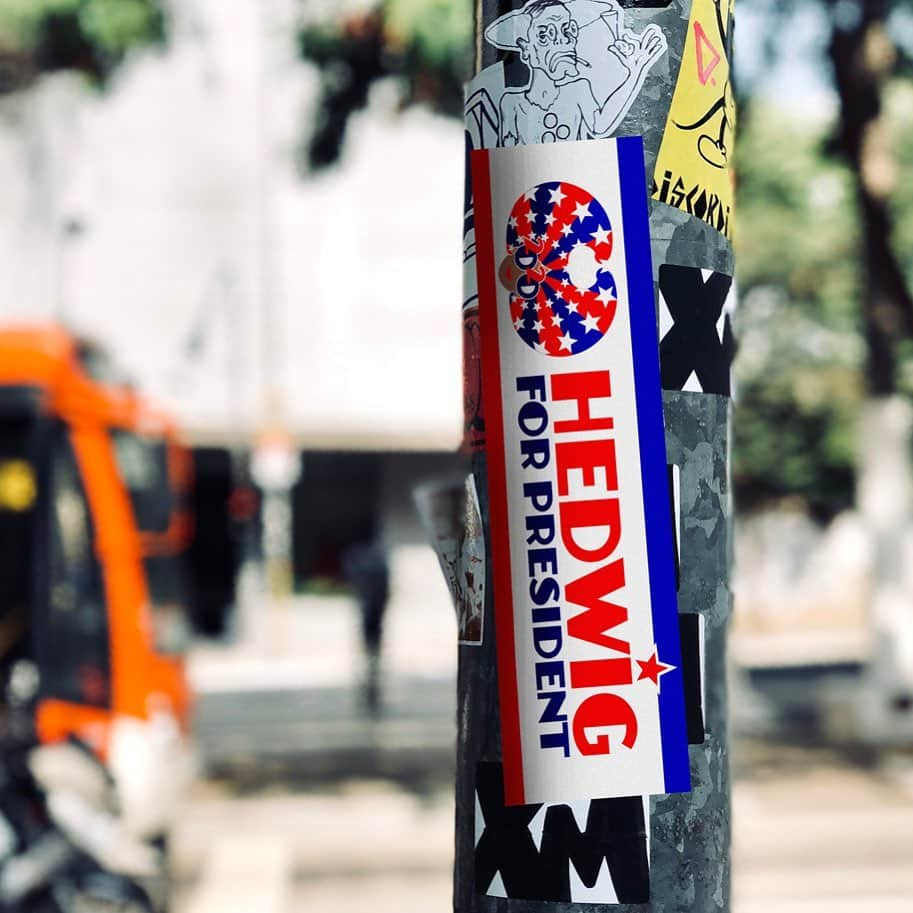 ジョン・キャメロン・ミッチェルさんのインスタグラム写真 - (ジョン・キャメロン・ミッチェルInstagram)「Can an immigrant take back America? Get your own sticker and much more at @junctioncitymercantile  link in bio. Profits go directly to my Moms healthcare fund . Thank you ❤️ ❤️ #theoriginoflovetour #hedwigandtheangryinch」6月13日 1時11分 - johncameronmitchell