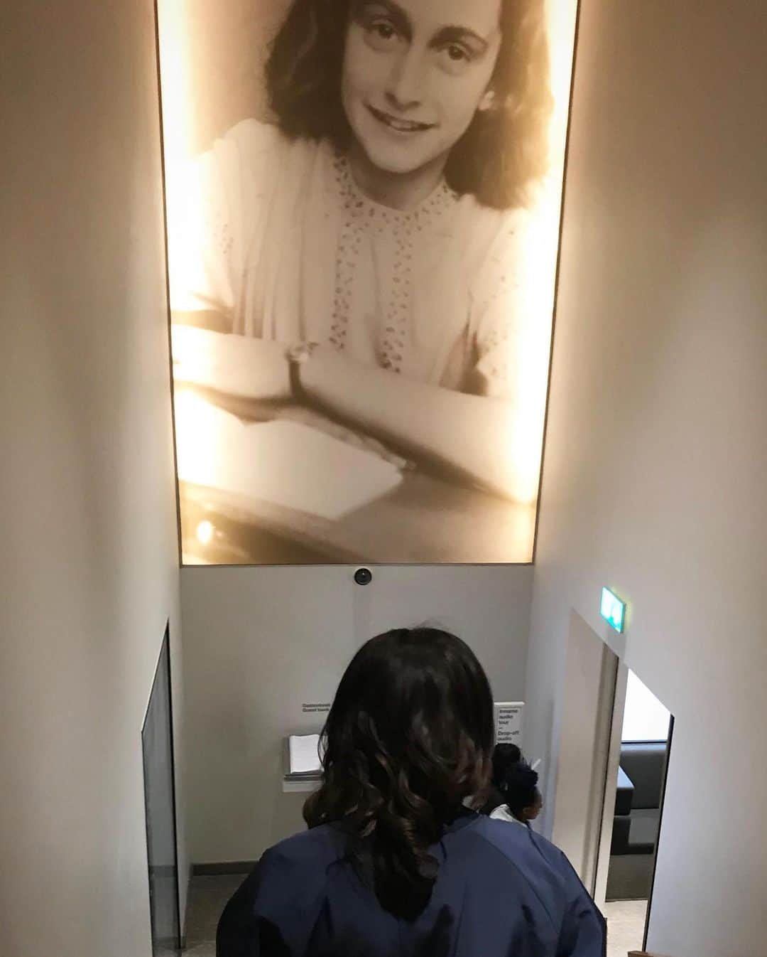 ミシェル・オバマさんのインスタグラム写真 - (ミシェル・オバマInstagram)「On Anne Frank's 90th birthday, I keep reflecting on this quote from her. I first read the Diary of Anne Frank as a young woman, and while in Amsterdam this past April on my #IAmBecoming tour, I was deeply moved by my visit to the Anne Frank House, where she and her family lived in hiding for more than two years. There, I saw this quote on the wall—it reflects the timelessness of her truth, the courage of a young woman who saw the power in her own voice, even when she was confronted with unimaginable horror and difficulty. What inspires me is her instinct not just to use her voice on its own, but to use it to connect with those around her—to work for something larger than herself. I hope that her example inspires all of us to speak up just a little louder, a little more bravely in our own lives today. And if we all do that, then together, we can shine a little more light on what we share—the common humanity that unites us all. #Anne90」6月13日 1時05分 - michelleobama